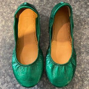 Emerald green patent leather Tieks, size 9